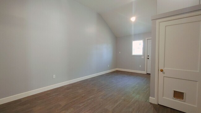 Building Photo - Darling Updated Cottage with New Kitchen a...