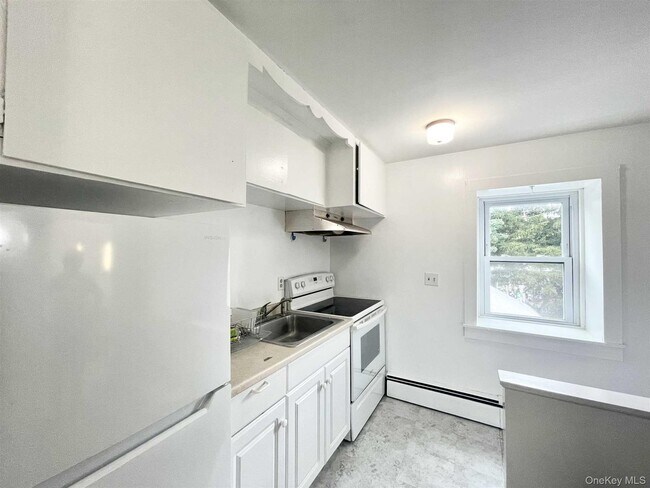 Building Photo - 1612 Main St