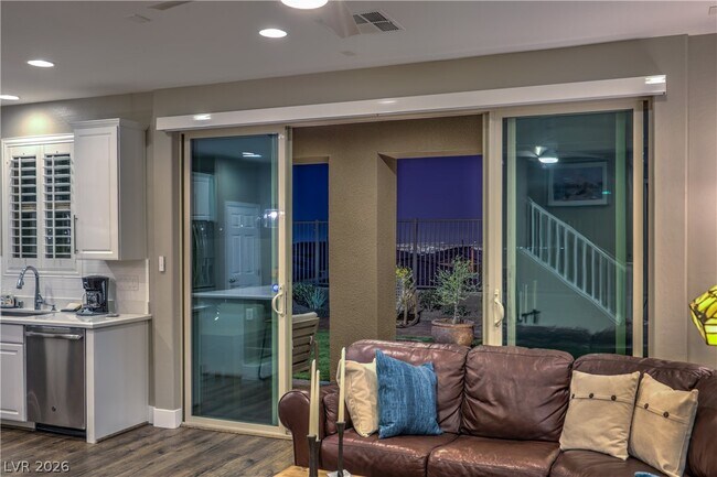 Building Photo - 12540 Skylight View St