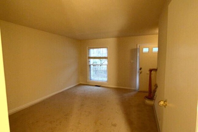 Building Photo - Apply Today! 2 Bedroom - 1.5 Bath condo with garage - heat and hot water included
