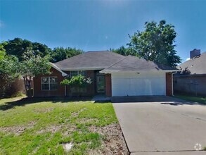 Building Photo - 1008 Brittany Dr