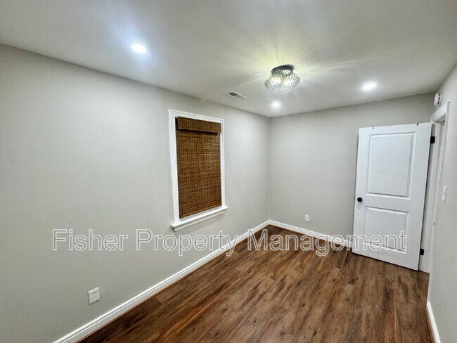 Building Photo - 518 Northside Ave