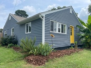 Building Photo - 608 Lakeshore Dr