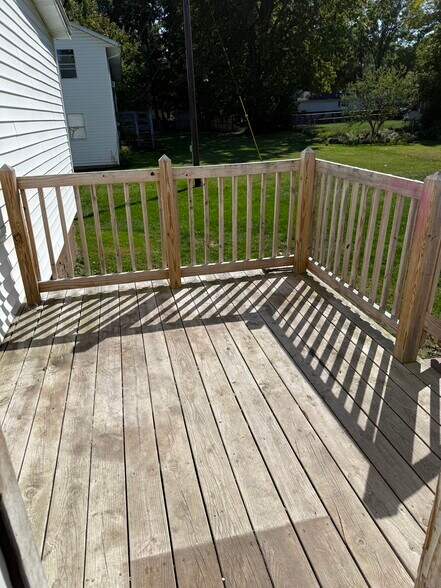 Private Back Deck - 30 East Ave