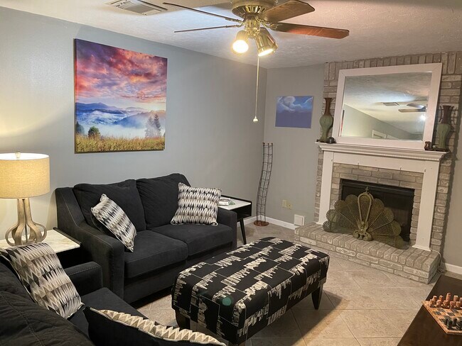 Working fireplace comfortable family room, tile floors. - 2931 Valley Rose Dr