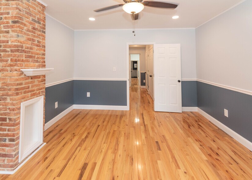 Building Photo - 423 S Eden St