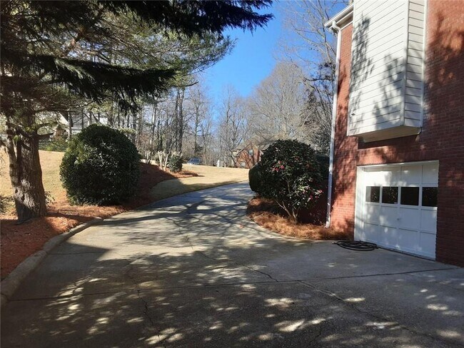 Building Photo - 3885 Waterford Dr