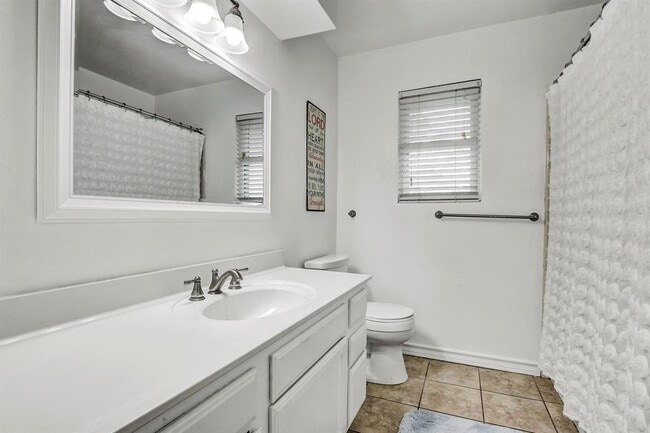 Building Photo - 1715 Foxfire Dr