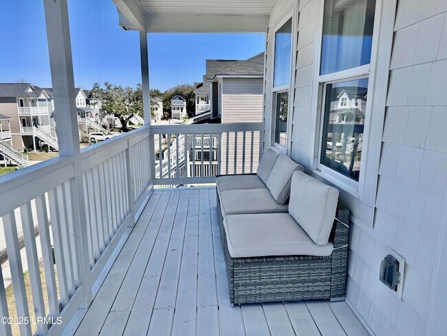 Building Photo - 23 Island Breeze Ln