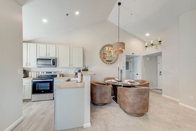 Building Photo - Tastefully updated 2-bedroom, 2-bath condo
