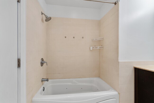 Building Photo - 635 6th St