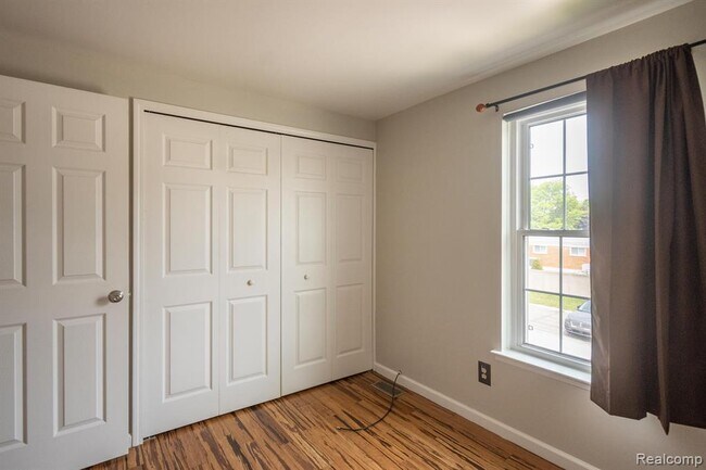Building Photo - 35243 Turner Dr