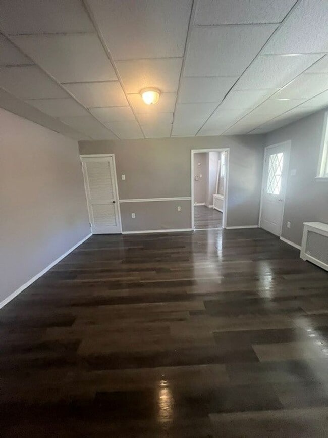 Building Photo - 4 Bedroom 1.5 Bath
