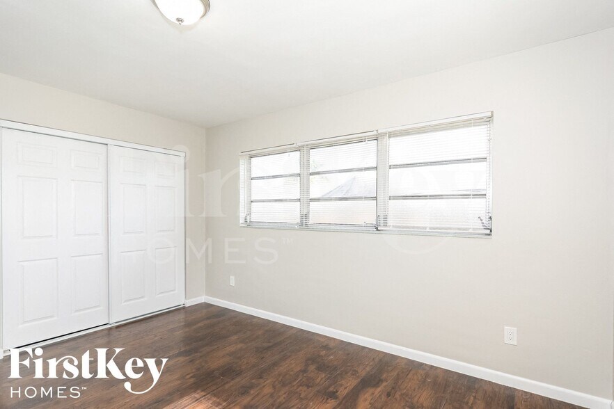 Building Photo - 16025 SW 99th Ave