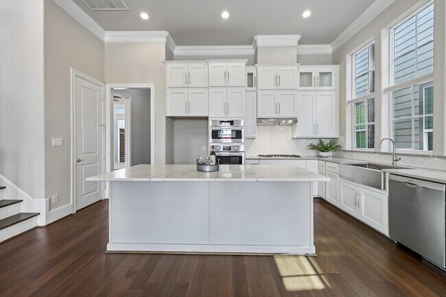 Building Photo - 708 Wooster Ln