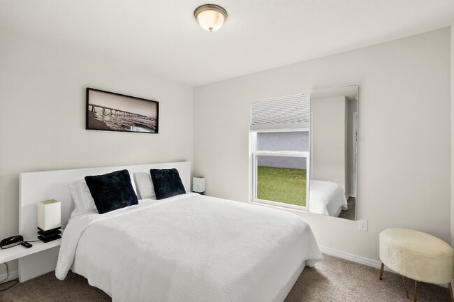 Building Photo - 10 Lladd Ct