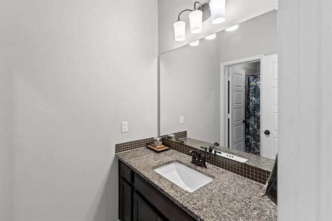 Building Photo - 508 Hidden Creek Way