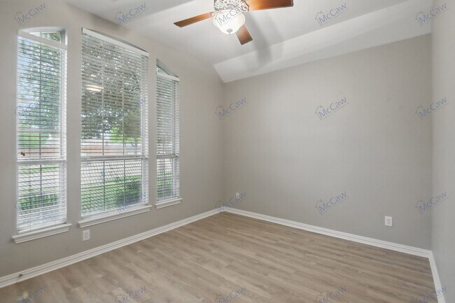 Building Photo - 1210 Surrey Ln