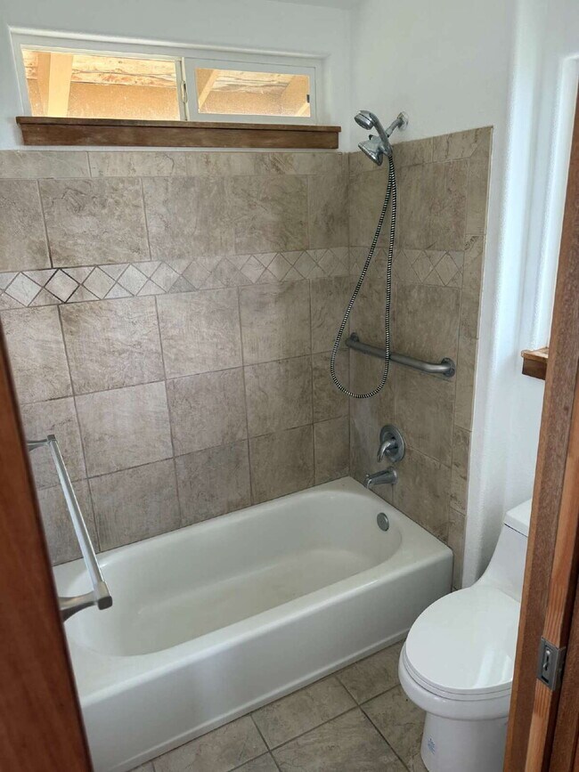 Building Photo - Available Now!  3bd/2ba Home For Rent in K...