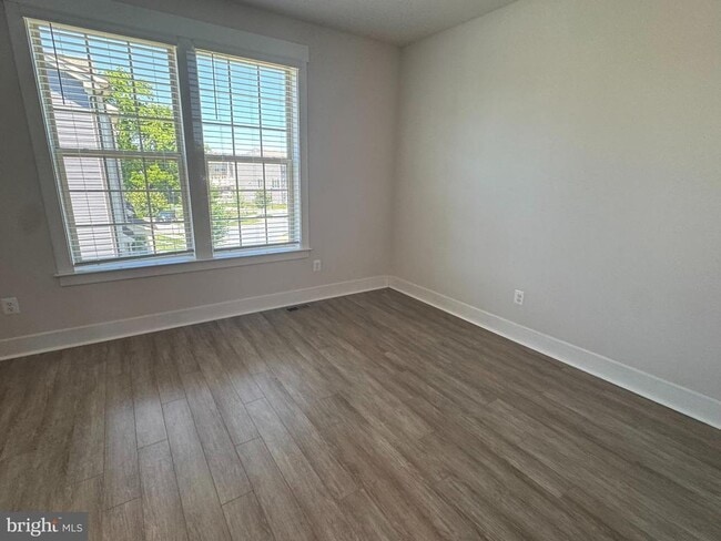 Building Photo - 213 Pomegranate Ln
