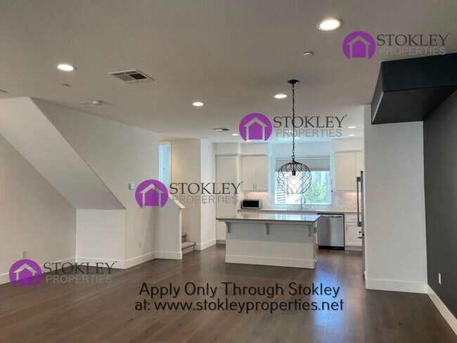 Building Photo - 1543 Longitude Dr