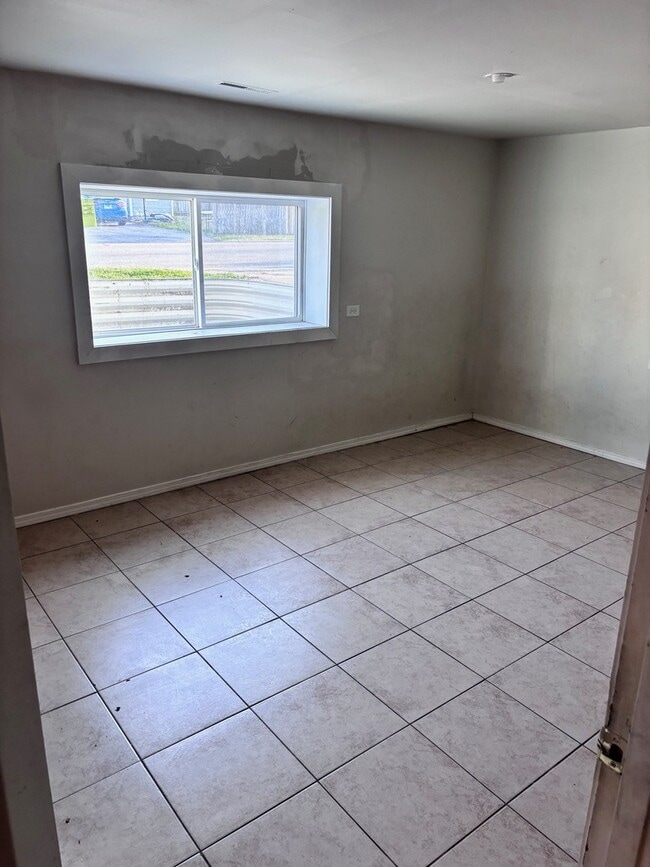 Building Photo - 224 E Heather Terrace