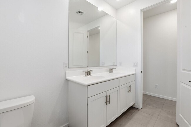 Building Photo - Stunning Queen Creek Home – Modern Comfort...