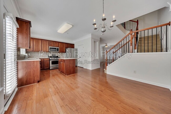 Building Photo - 221 Balaban Cir