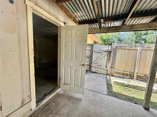 Building Photo - 207 W William Cannon Dr