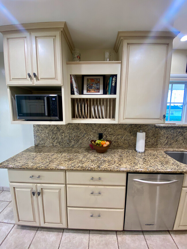 Kitchen - 21806 Redbeam Ave