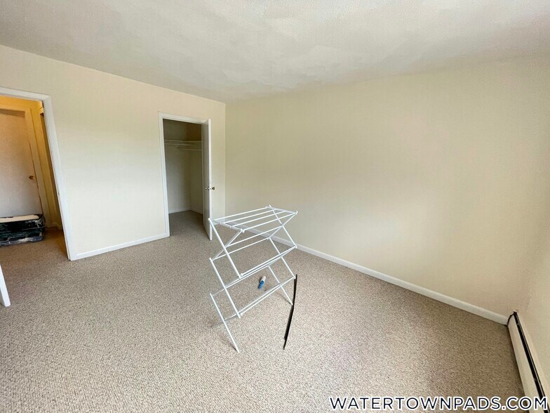 Building Photo - 24 Whites Ave