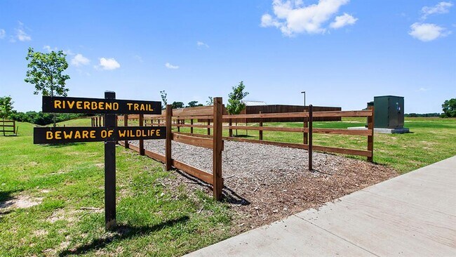 Building Photo - 208 Trailside Ln