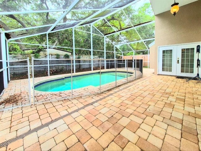 Building Photo - 2214 Green Oaks Ln