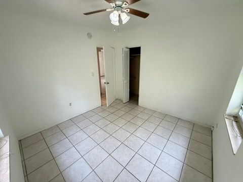 Building Photo - 518 Santander Ave