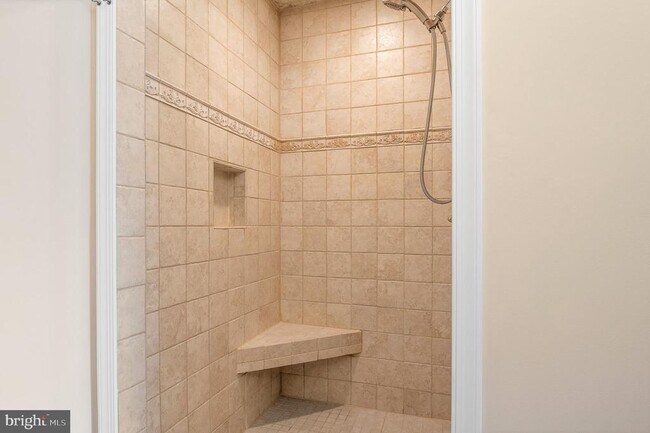 Building Photo - 5905 Lone Oak Dr