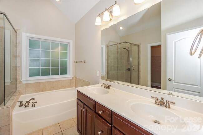 Building Photo - 181 Streamside Pl