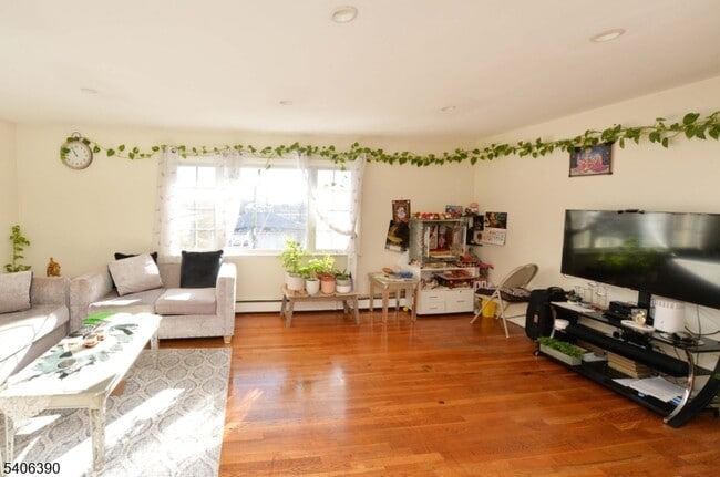 Building Photo - 100 Eastern Wy