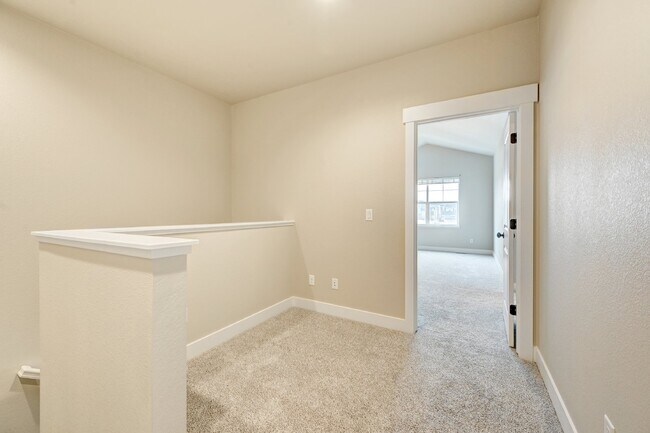 Building Photo - $2,350.00 - 2 Beds, 2.5 Baths, Townhouse i...