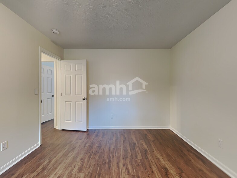 Building Photo - 628 Buckshire Glen