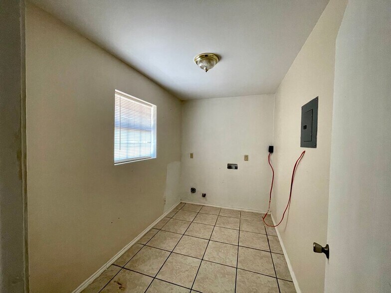 Building Photo - 231 Malaga Dr