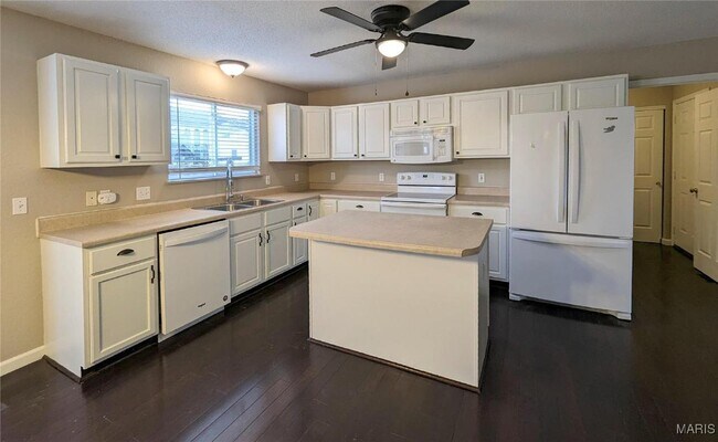 Building Photo - 1226 Grand Canyon Dr