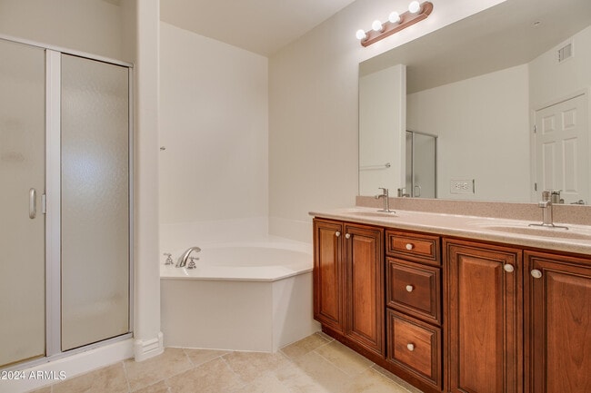 Building Photo - 5450 E Deer Valley Dr