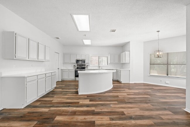 Building Photo - MOVE-IN READY REMODELED RENTAL HOME LOCATED IN NORTHWEST CROSSING