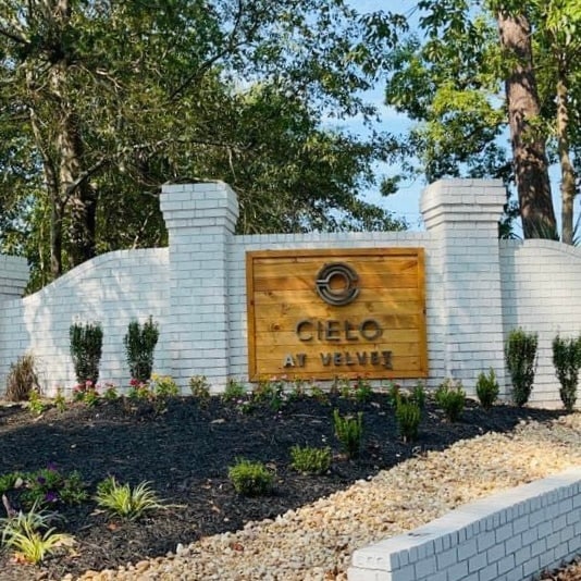 Building Photo - Pines at Athens