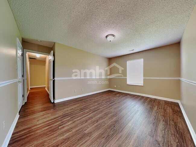 Building Photo - 2524 Cinema Dr