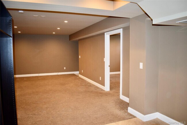 Building Photo - 9 Alia Ct