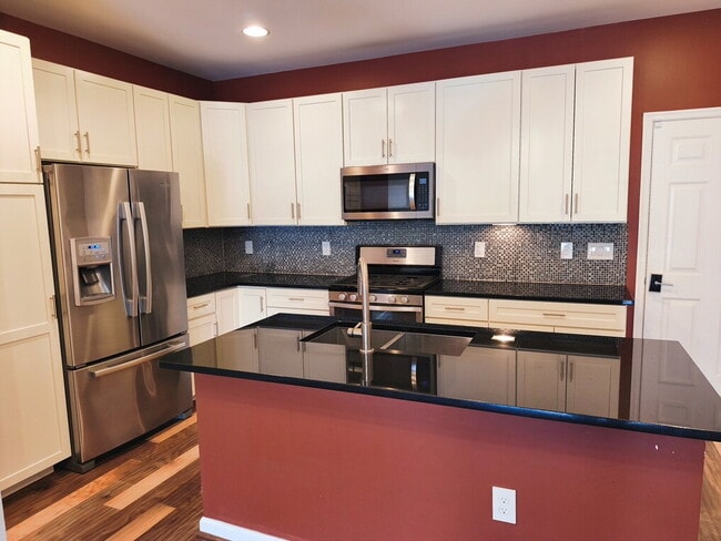 Building Photo - Your Dream Townhome Awaits in Ashburn!