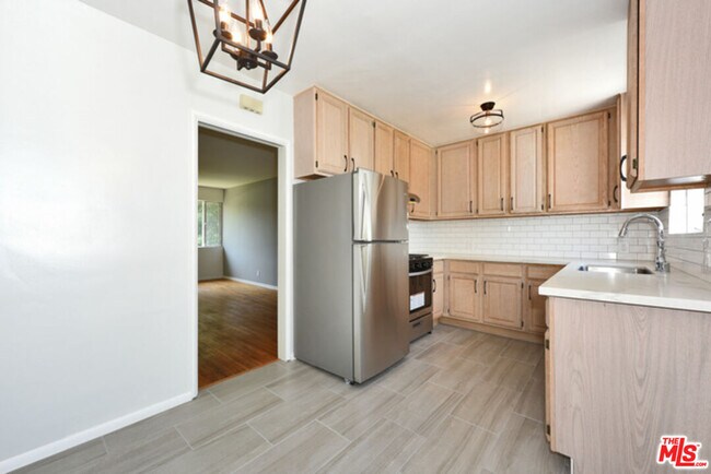 Building Photo - 2427 S Centinela Ave
