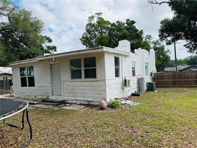 Building Photo - 2610 N 59th St