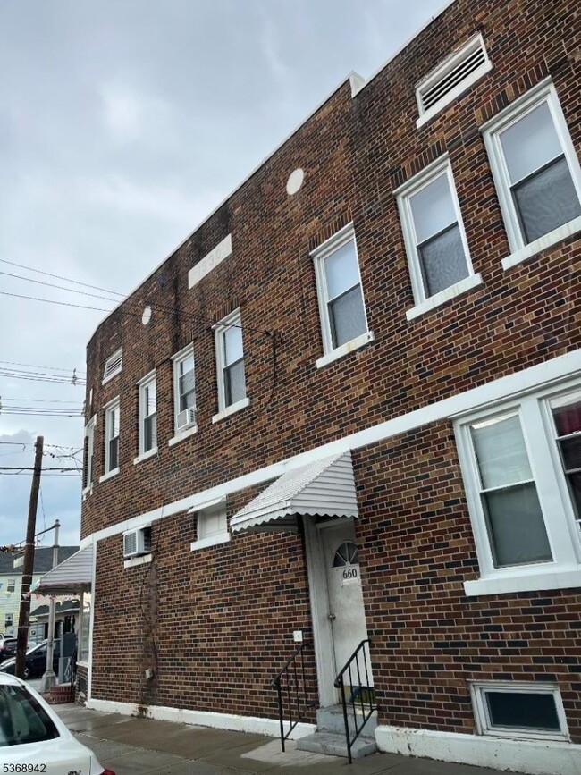 Primary Photo - 660 Summer St